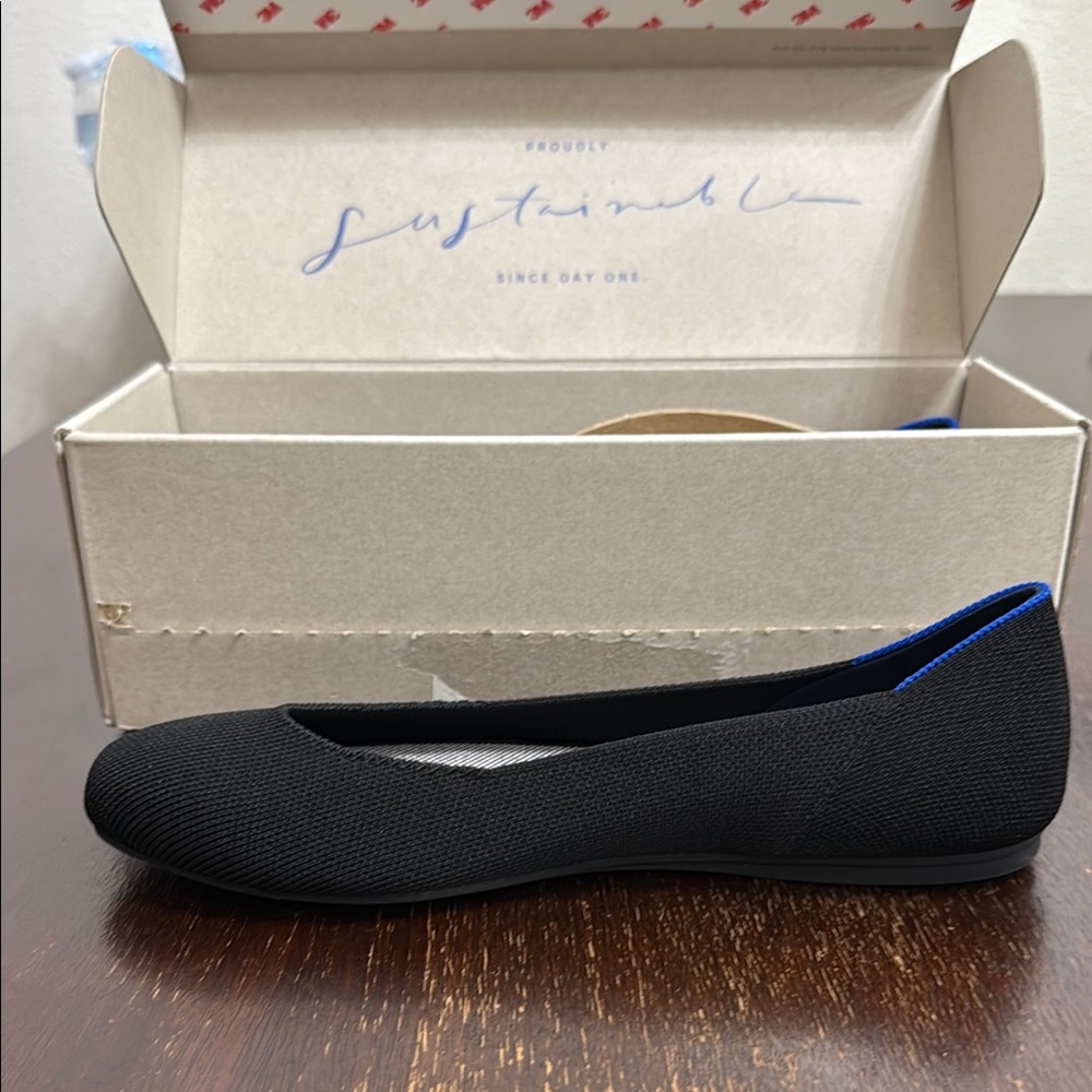 Sustainable Women's Black Flats